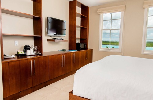 Leeward Settlement Resort | Secluded Beach Escape – Spacious 2 Oceanfront Studios, Onsite Pool & Spa