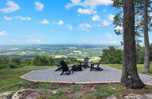 Belvidere Cabin | Secluded Bluff Cabin, Stargazing Hot Tub & Firepit