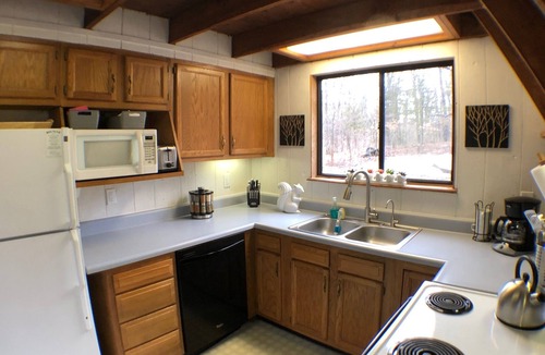 Innsbrook Ski Chalet | ★ Secluded Cabin Getaway with Modern Amenities ★ Firepit Area ★ WiFi