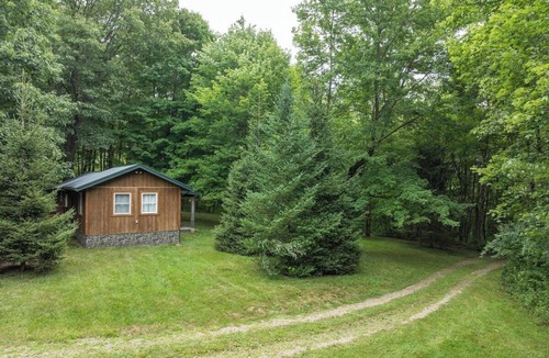 Bladensburg House | Secluded Cabin in Amish Country