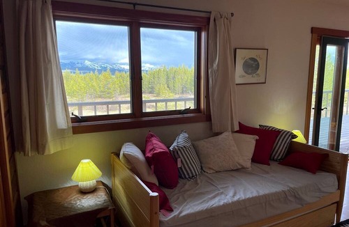 Polebridge Cabin | Secluded Cabin in Polebridge, Montana, with Fantastic Views of Glacier National Park - Dream Glamping Experience