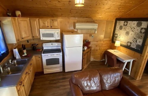 Paluxy House | Secluded Cabin Perfect for Nature and Water Sports Lovers in Texas