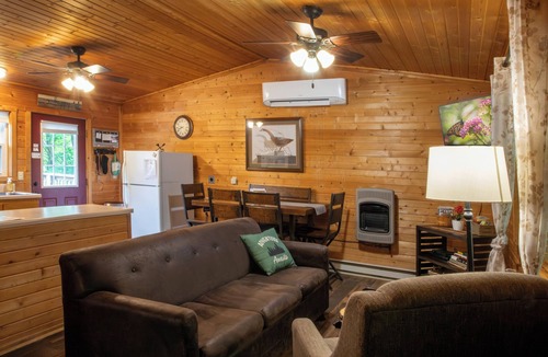 Athens Cabin | Secluded cabin situated near State Parks!