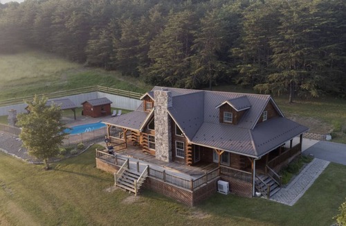 Concord Cabin | Secluded Cabin, Sleeps 20-Pickleball, Pool&Hot Tub