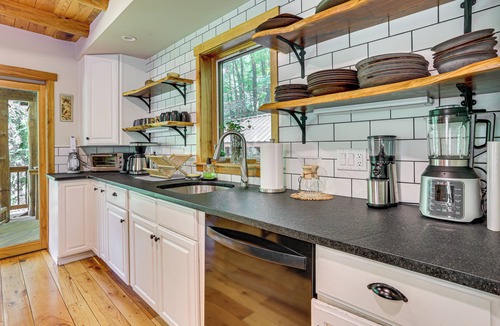 Great Meadows Cabin | Secluded Cabin w/Boats < 6 Mi to Jenny Jump!