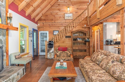 Leicester Cabin | Secluded Cabin with Quality Furnishing + Hot Tub