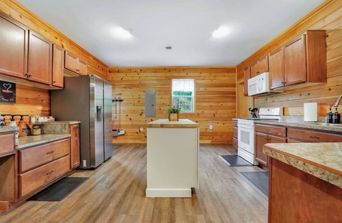 Walker Lake Cabin | Secluded Cabin with Hot Tub, Game Room, Fire Pit, and More!