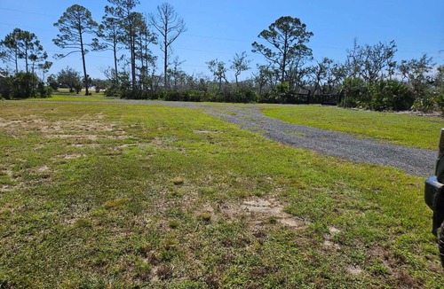 Steinhatchee RV Rental | Secluded campsite with plenty of parking perfect for outdoor fun in Steinhatchee