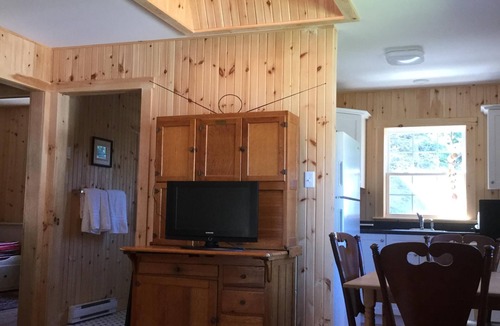 Stanhope Cottage | Secluded Carriage House Cottage, 10-minute walk to beautiful, North Shore beach