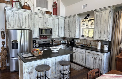 Dardanelle Cabin | Secluded Chickalah Mt. retreat overlooking beautiful Harkey Valley!
