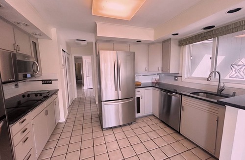 Madison Center House | Secluded Cliffside Escape with expansive golf/L I Sound Views– Pet Friendly !