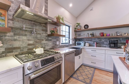Biddeford Cottage | Secluded Coastal Home and Cottage: Peaceful Nature Escape 3 Minutes to the Beach