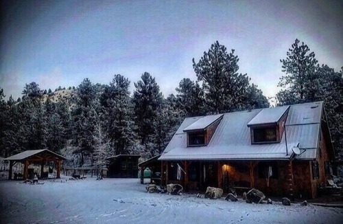 Westcliffe Cottage | Secluded cottage close to town, shops & lake- Deer, Mountains, Stargazing