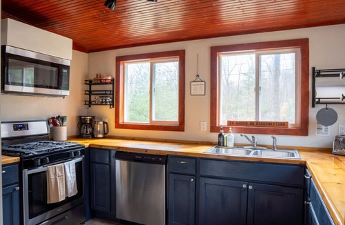 Kerhonkson Cottage | Secluded Couples Spa Sanctuary with HotTub!