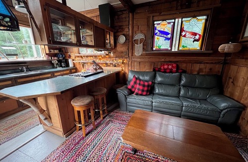Clark Fork Cabin | Secluded Cozy Log Cabin