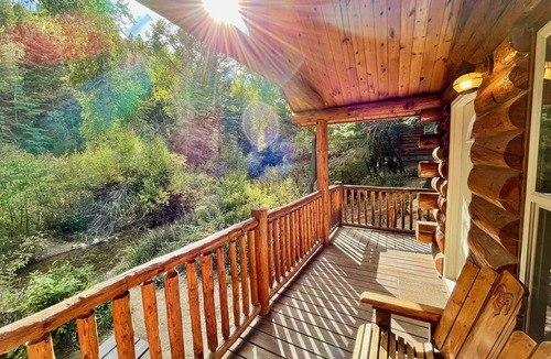 Coaldale Cabin | Secluded Creekside Cabins