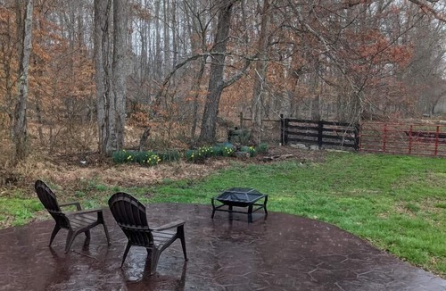 Bethelridge House | Secluded Creekside farmhouse