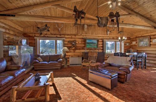 Dillon House | Secluded Dillon Home w/Private Hot Tub + Deck!