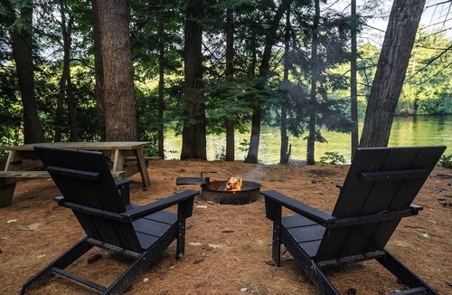 Corinth Cabin | Secluded, Dog Friendly Tiny House on the Hudson River, near Saratoga Springs