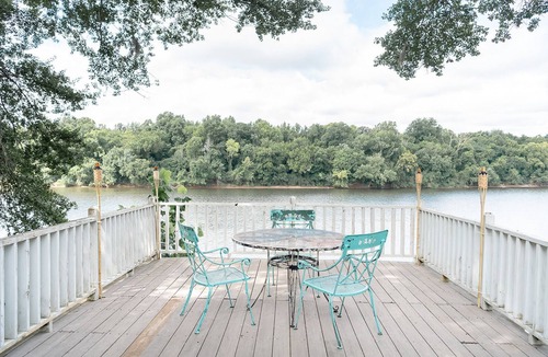 Selma Cabin | Secluded downtown cozy cabin feel w/waterfront view of the Edmund Pettus Bridge