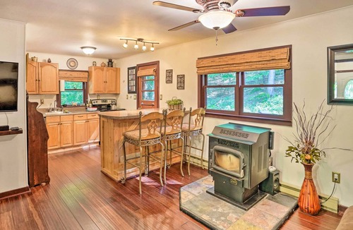 East Durham Cabin | Secluded East Durham Cabin Retreat w/ Deck!