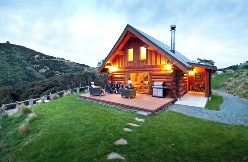 Clutha District House | Secluded Eco-friendly Log Cabin with Steaming Outdoor Baths