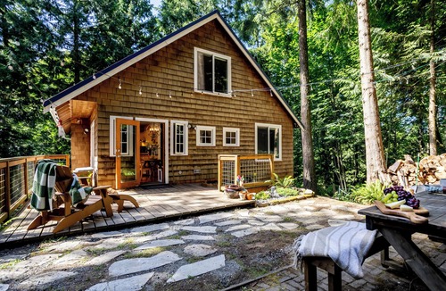 Bellingham House | Secluded Forest Cabin w/Hot Tub & Fire Pit