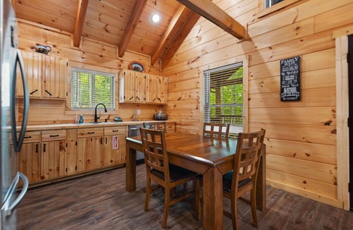 Primrose Cabin | Secluded, forested, new cabin, 2-BR, 2-BA, Hot Tub, Wi-Fi, Smart TV's