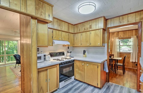 Franklin Cabin | Secluded Franklin Cabin w/Furnished Deck!