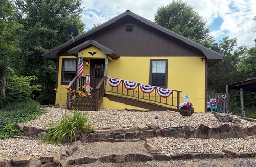 Smithville House | Secluded Getaway ! ! - Eagle Creek Cottage - Pet friendly!