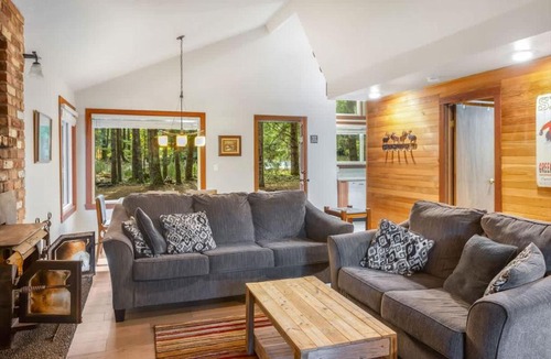 Enumclaw House | Secluded Greenwater Cabin with Loft Near Rainier