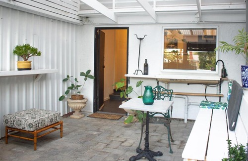 Hackney Apartment | Secluded Hackney Cottage Near Botanic Gardens with Free Parking - Koala Stay