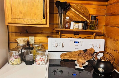 Bailey Cabin | Secluded Hideaway, Hot Tub, Epic Views, Solo Travelers, Couples, Dog People
