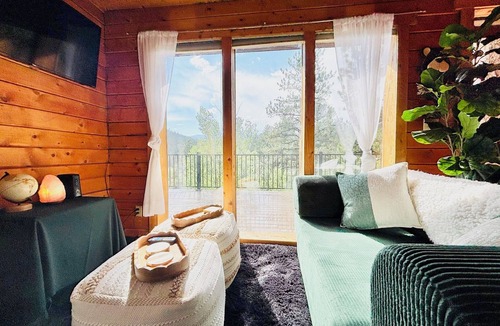 Bailey Cabin | Secluded Hideaway, Hot Tub, Epic Views, Solo Travelers, Couples, Dog People