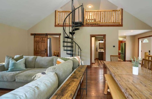 Hallsville Cabin | Secluded Hocking Hills Cabin with Hot Tub