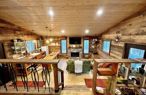 Shook Cabin | Secluded in the woods, couple’s romantic cabin & hot tub, brkfast foods provided