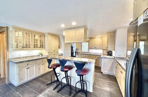 Kanab House | Secluded Kanab Family Cabin w Hot Tub and Red Rock Views
