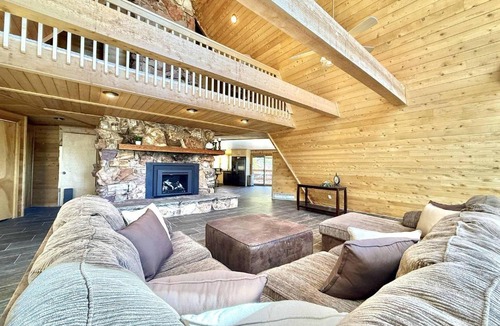 Kanab House | Secluded Kanab Family Cabin w Hot Tub and Red Rock Views