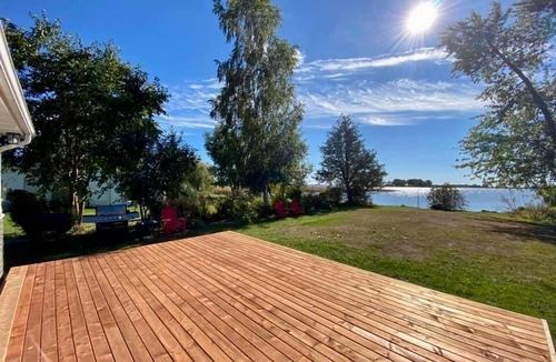 Carrying Place Cottage | Secluded Lakefront Cottage in Prince Edward County Ontario for rent.