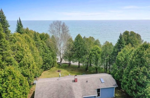 Algoma Cabin | Secluded Lakefront Adventure Cabin