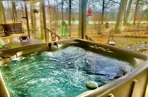 Saffell House | Secluded Lakefront House Nestled in the Woods for an Unforgettable Adventure in Nature in Williford, Arkansas