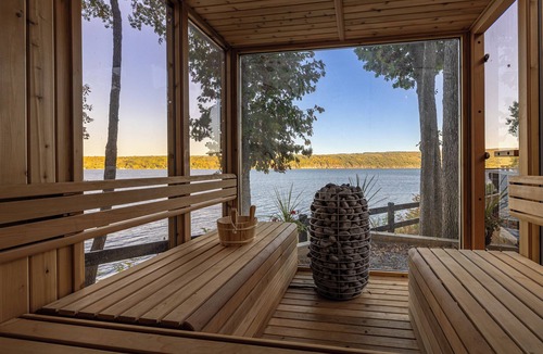 Grange Landing House | Secluded Lakefront Home! Newly Renovated - Premium Amenities - Top Location