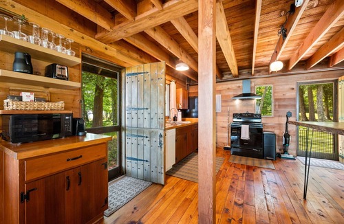 Gills Rock Cabin | Secluded, Lakeside Cottage on the Bluff