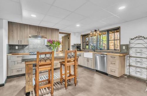 Franklin Apartment | Secluded Lakeview Retreat 10 Mins to Leipers Fork