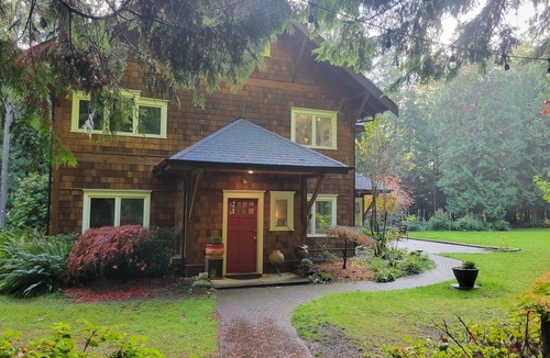 Bainbridge Island House | Secluded large family home on Beautiful Bainbridge Island, town and trails close