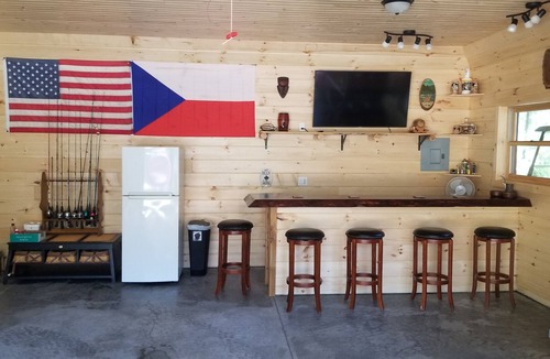 Lyndon Station Cabin | 🏞Secluded Log Cabin Near Wisconsin Dells & Wisconsin River Fireplace Ski 🏕