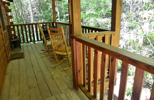 Cherokee Cabin | Secluded Log Cabin for a Romantic Getaway near Maggie Valley, North Carolina