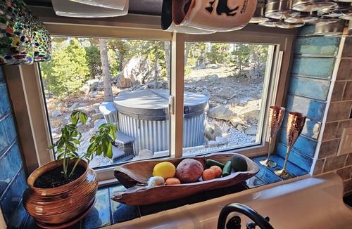 Black Hawk Cabin | Secluded log cabin/hot tub. Ski, views, hike, silence.
