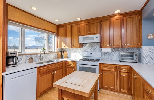 Luray House | Secluded Luray Mountain Home near Shenandoah Park: Fire pit, Hot Tub, Game Room!