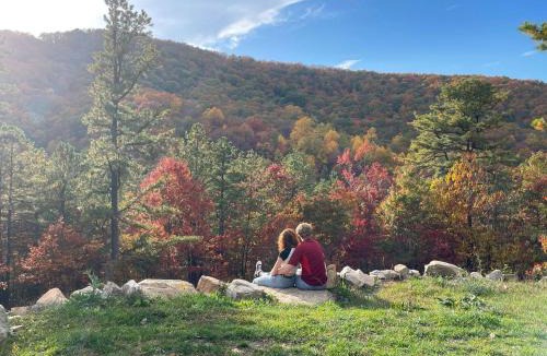 Stanley House | Secluded LUX Bunker Hot Tub, Views & Trails